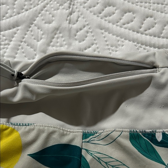 Oiselle Women's Shorts - size 2 - Picture 5 of 7